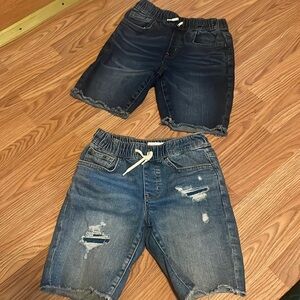 Old Navy size (M 8) slim boy shorts. Son don’t fit in it anymore.